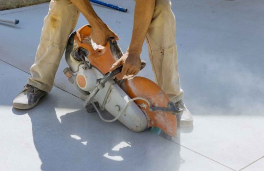 Sawing concrete in a diamond2
